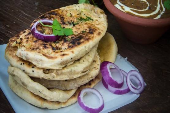PANEER STUFFED NAAN 